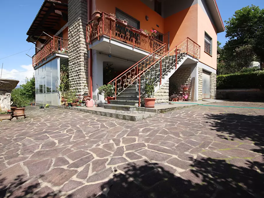 Immagine 1 di Villa in vendita  in Strada Comunale Generale Carlo Alberto dalla Chies 83 a Capannori