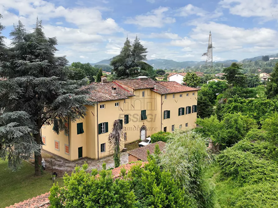 Immagine 3 di Villa in vendita  in Via dei Gambarini a Lucca