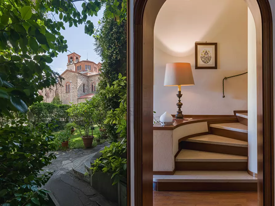 Immagine 5 di Villa in vendita  in Via Castruccio Buonamici a Lucca