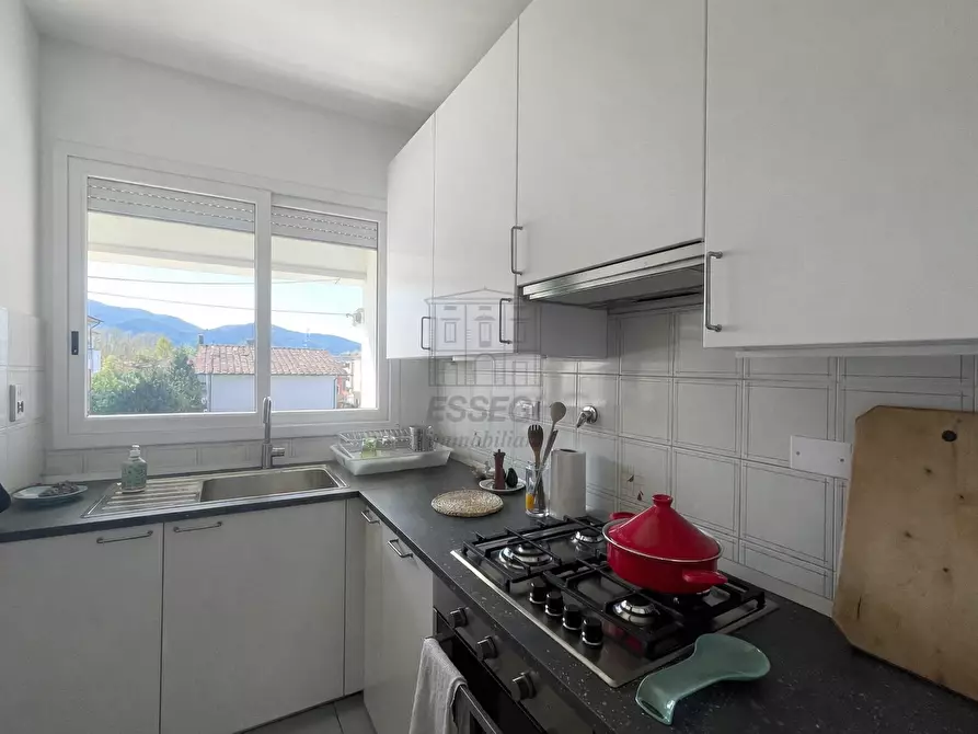 Immagine 2 di Appartamento in vendita  in Viale Guglielmo Marconi 3 a Lucca