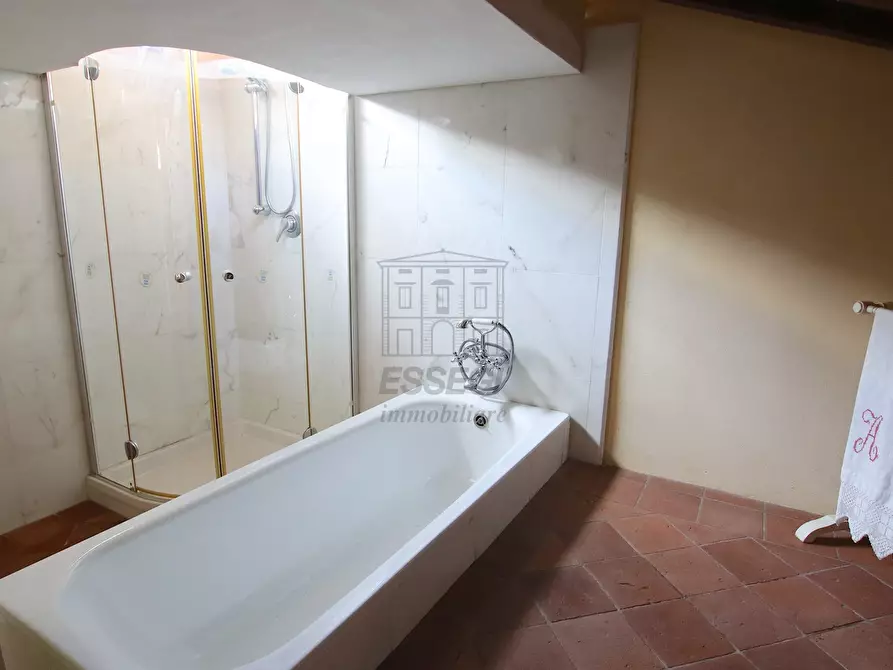 Immagine 30 di Villa in vendita  in Via Romana 914 a Lucca