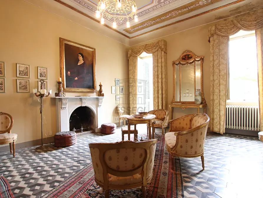 Immagine 39 di Villa in vendita  in via di montecatino a Lucca