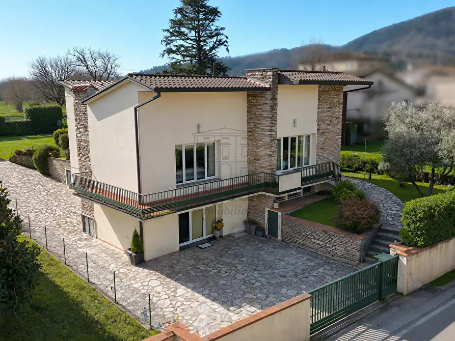 Immagine 1 di Villa in vendita  in Via Sarzanese 4289 a Lucca