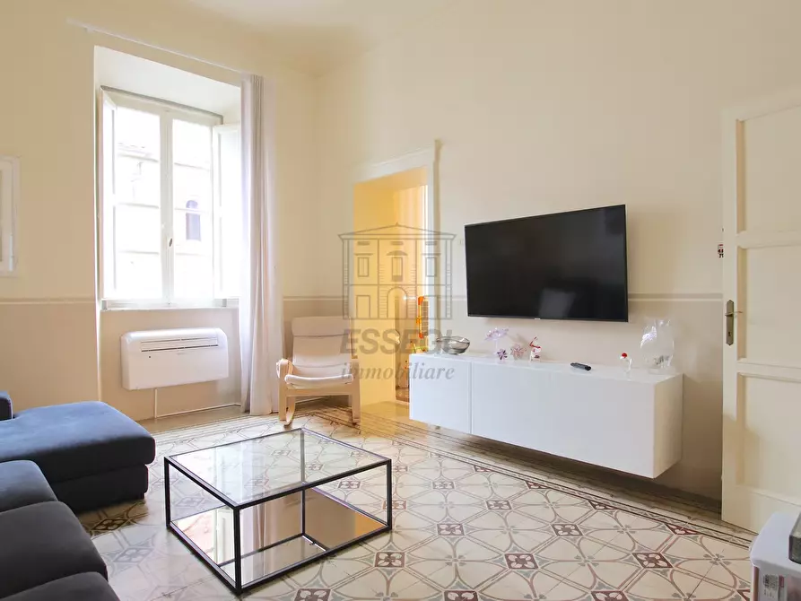 Immagine 3 di Appartamento in vendita  in Via Santa Chiara 12 a Lucca