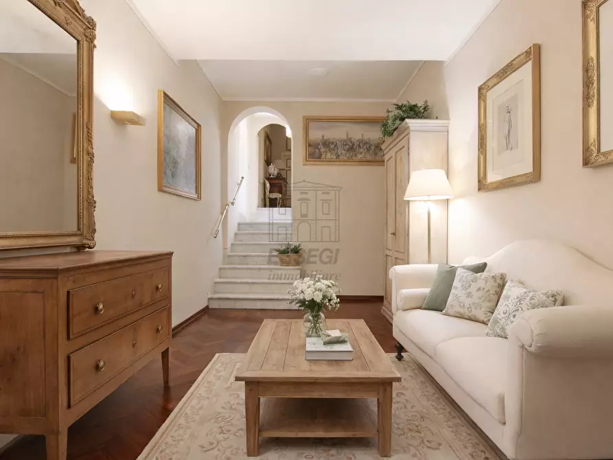 Immagine 1 di Appartamento in vendita  in Piazza San Michele 10 a Lucca