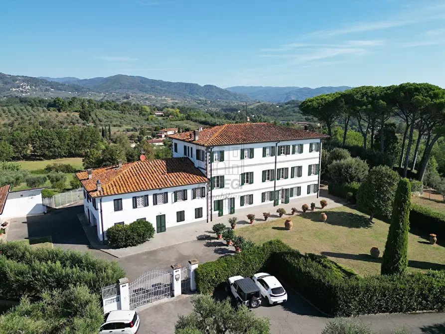 Immagine 4 di Villa in vendita  in Via dei Pieroni a Capannori