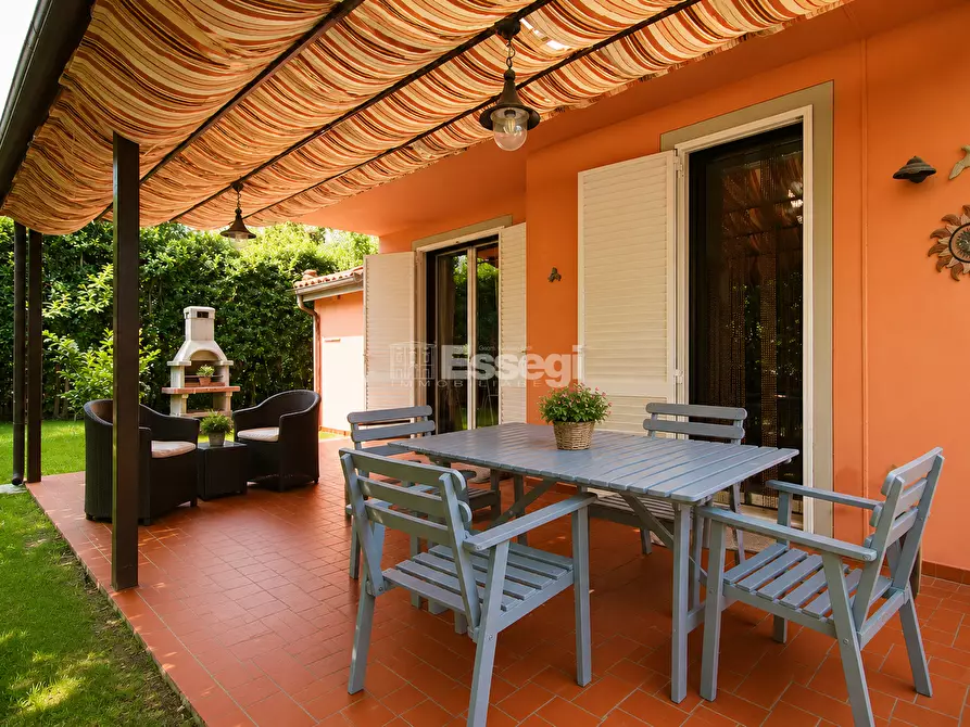 Immagine 1 di Villa in vendita  in Via Pesciatina 1194 a Lucca