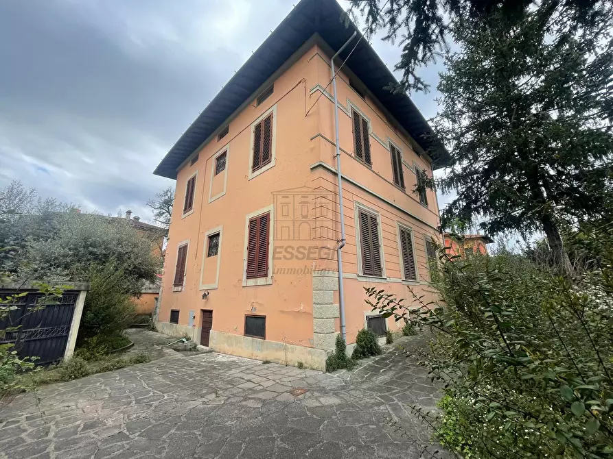 Immagine 1 di Villa in vendita  in Viale Luporini 97 a Lucca