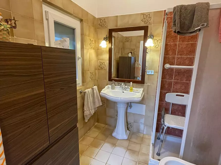 Immagine 13 di Porzione di casa in vendita  a Ameglia