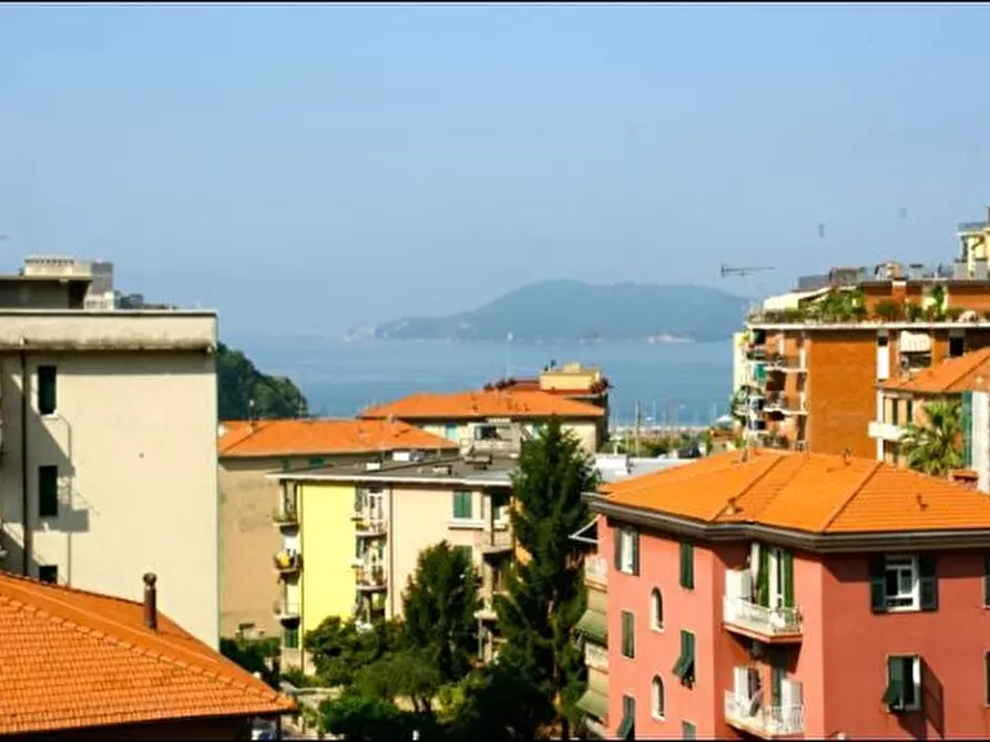 Immagine 1 di Trilocale in vendita  a Lerici