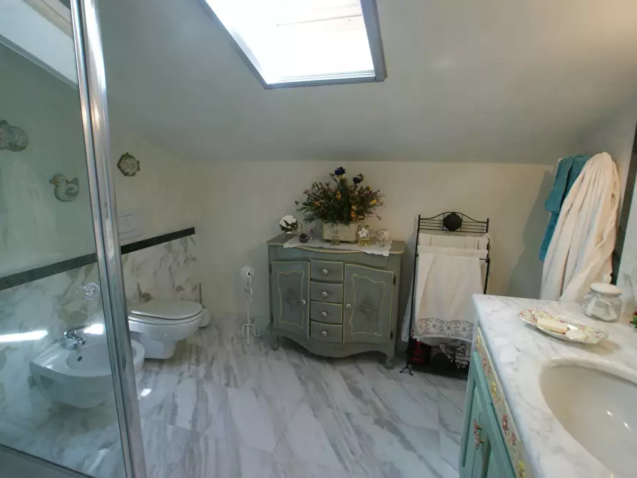 Immagine 11 di Casa semindipendente in vendita  a Castelnuovo Magra