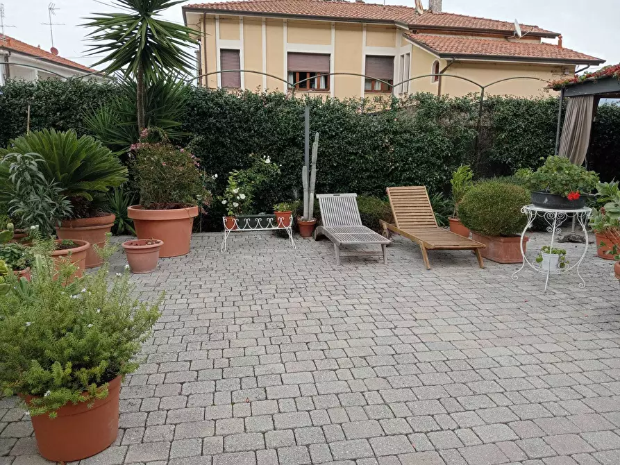 Immagine 2 di Casa semindipendente in vendita  a Ameglia