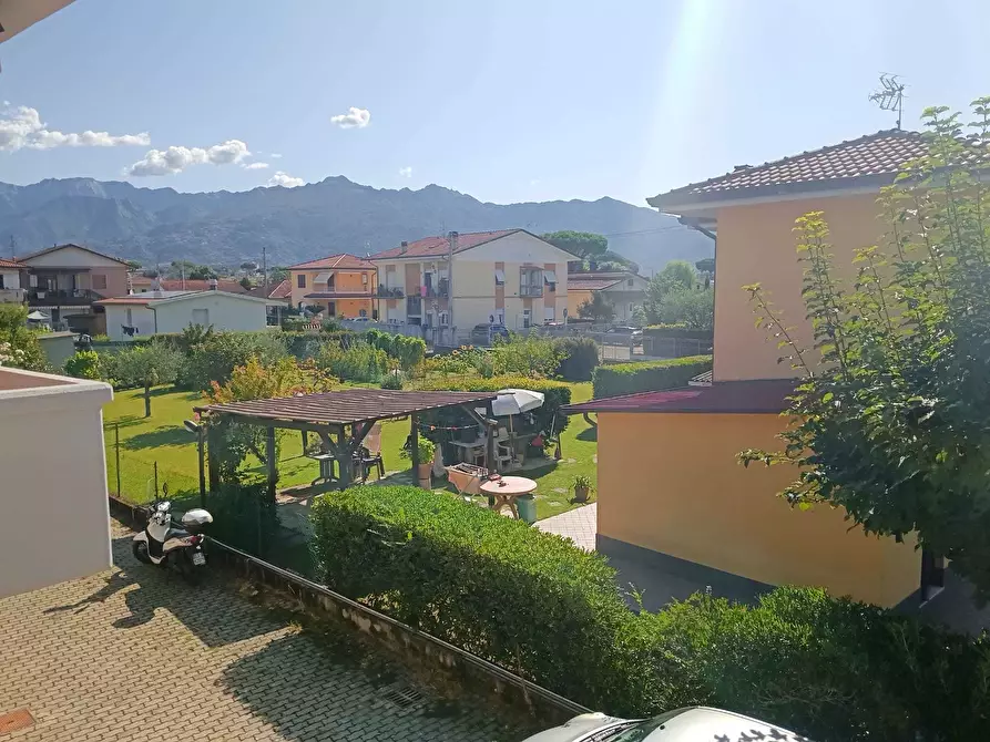 Immagine 21 di Casa semindipendente in vendita  a Massa