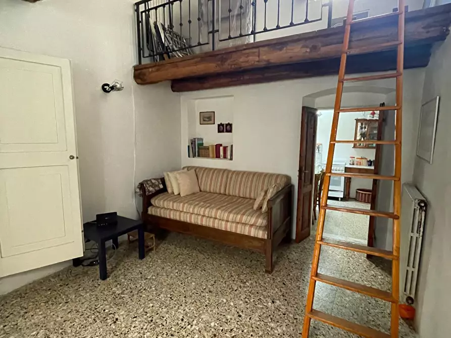 Immagine 10 di Pentalocale in vendita  in Piazza XIII Dicembre 6 a Ameglia