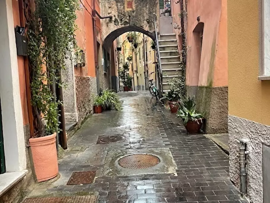 Immagine 1 di Bilocale in vendita  a Lerici