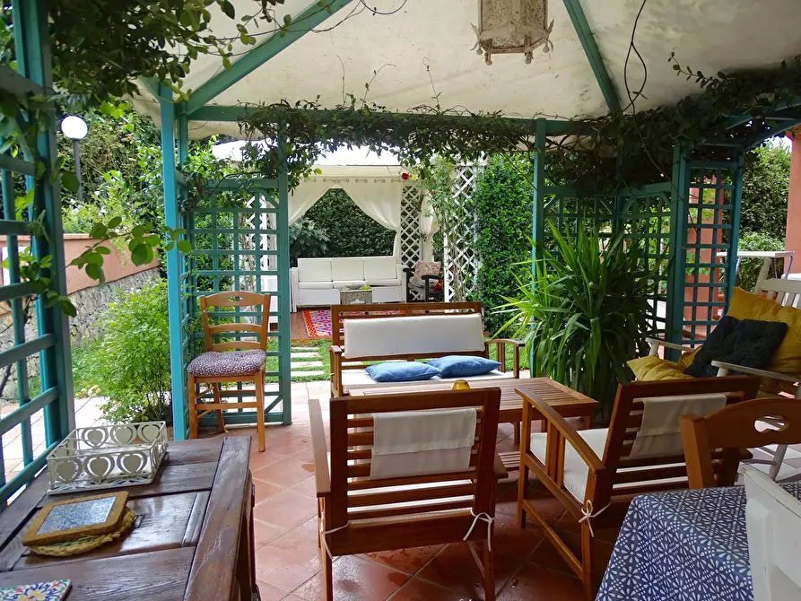 Immagine 53 di Villa in vendita  a Sarzana