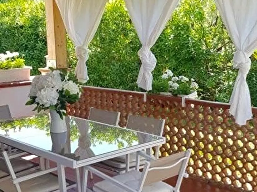 Immagine 5 di Villa in vendita  a Ameglia