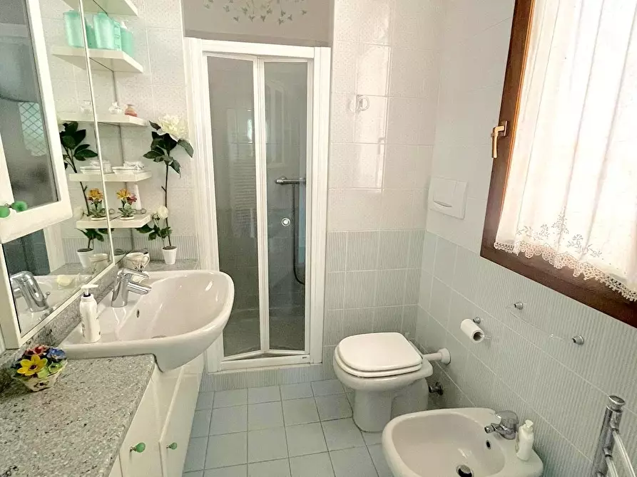 Immagine 13 di Pentalocale in vendita  a Ameglia