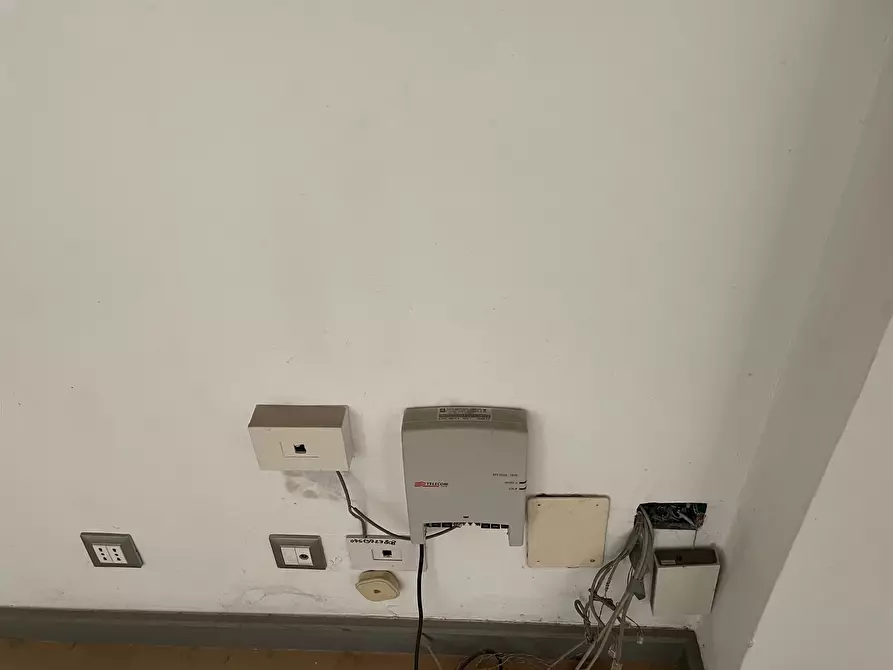 Immagine 4 di Locale commerciale in vendita  in Piazzale Giotto 46 a Perugia