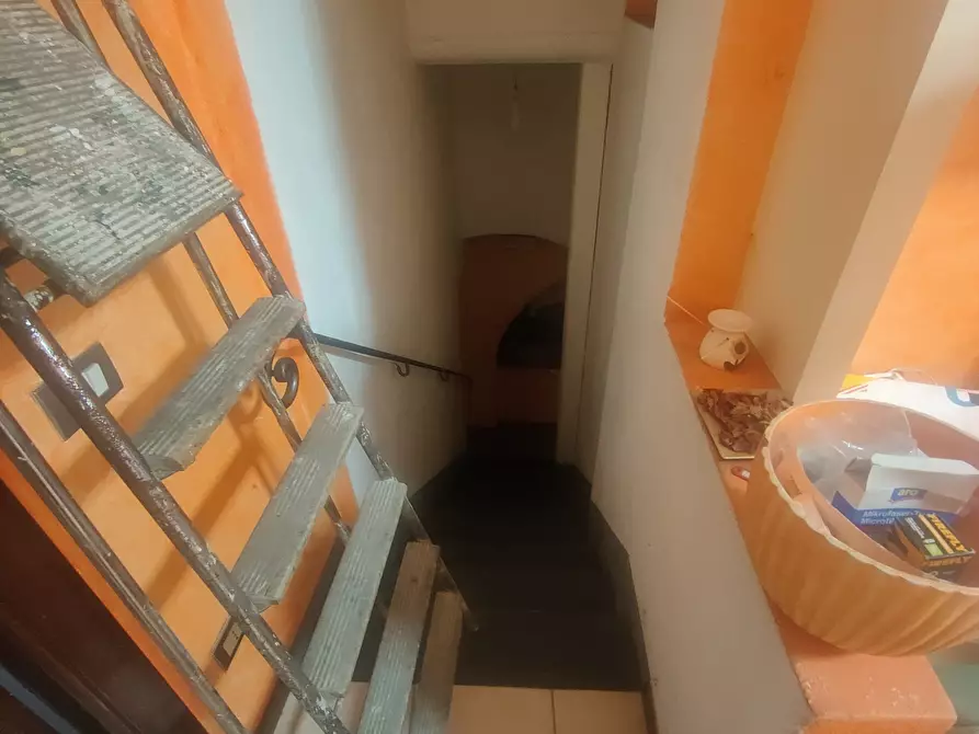 Immagine 6 di Locale commerciale in affitto  in Via Sobborgo Spina a Sarzana