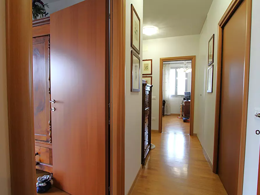 Immagine 15 di Appartamento in vendita  in Piazza Lorenzo D' Auria 3 a Valsamoggia