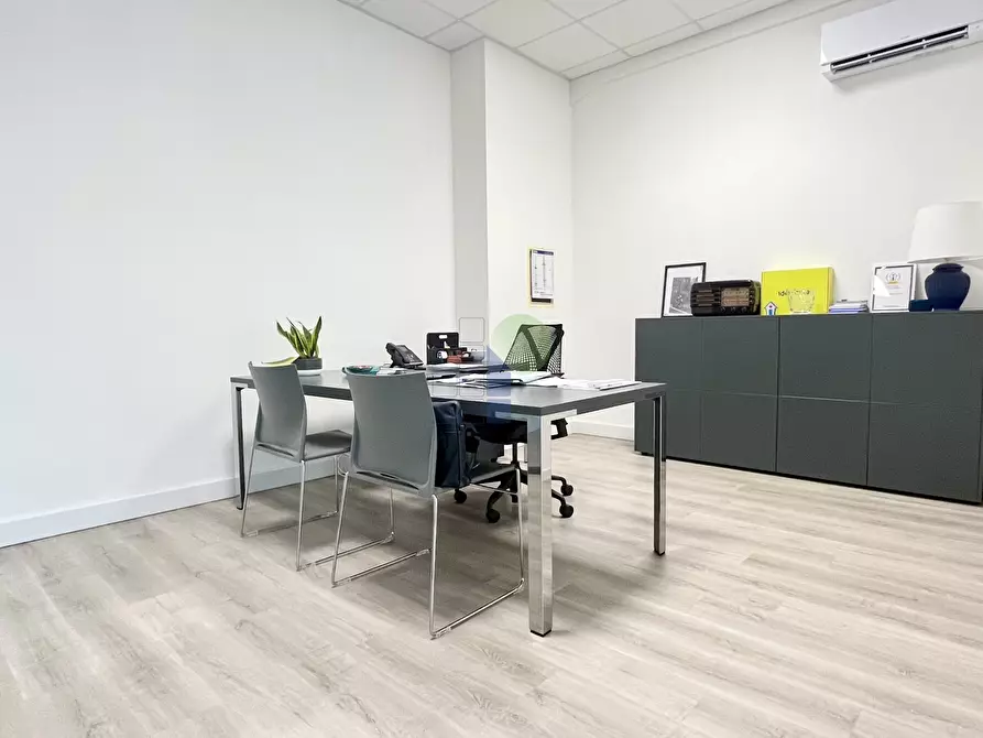 Immagine 4 di Ufficio in vendita  in Via Aurelio Nicolodi 52 a Livorno