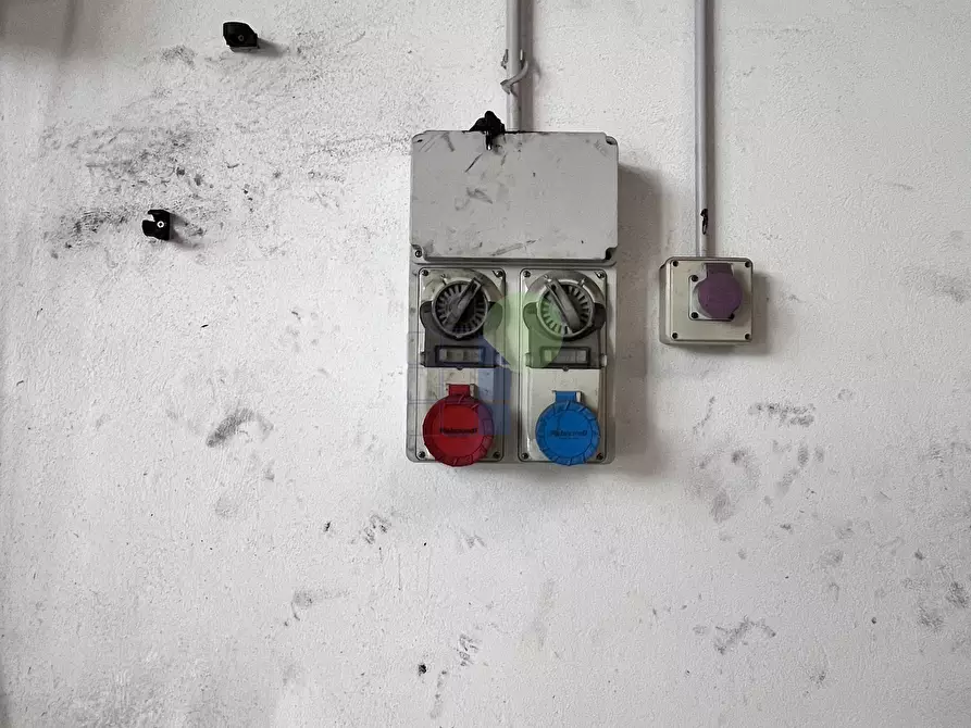 Immagine 33 di Capannone industriale in affitto  in Via Razzaguta 32 a Livorno
