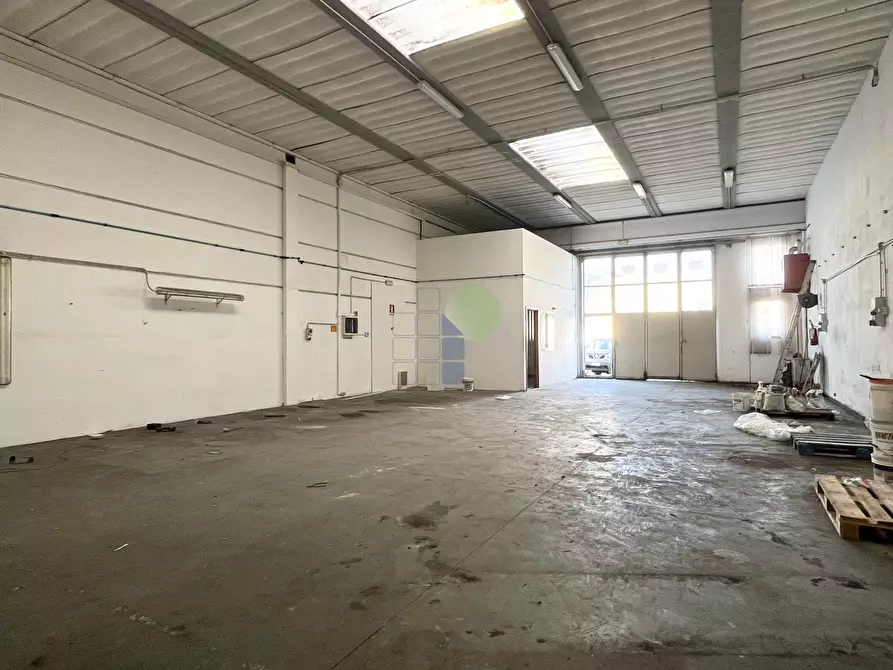 Immagine 16 di Capannone industriale in affitto  in Via Razzaguta 32 a Livorno