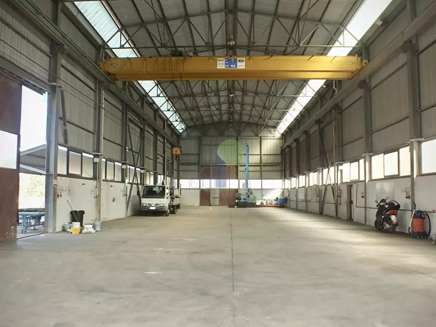 Immagine 2 di Attività artigianale in vendita  in via Arno 22 a Piombino