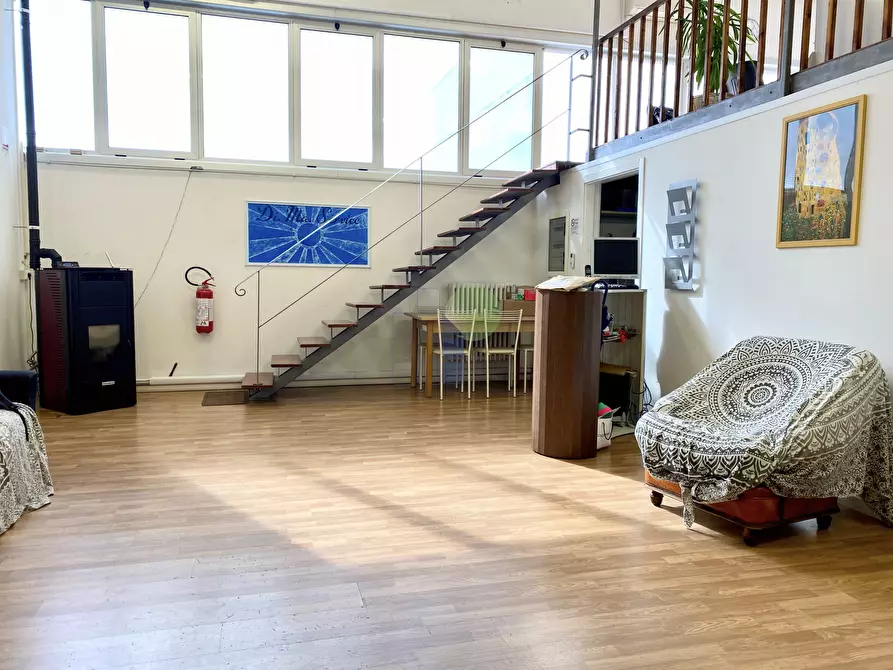 Immagine 10 di Attività artigianale in vendita  in via dei Ramai a Livorno