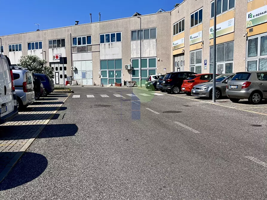 Immagine 19 di Attività artigianale in affitto  in Via  Cimarosa 55 a Livorno