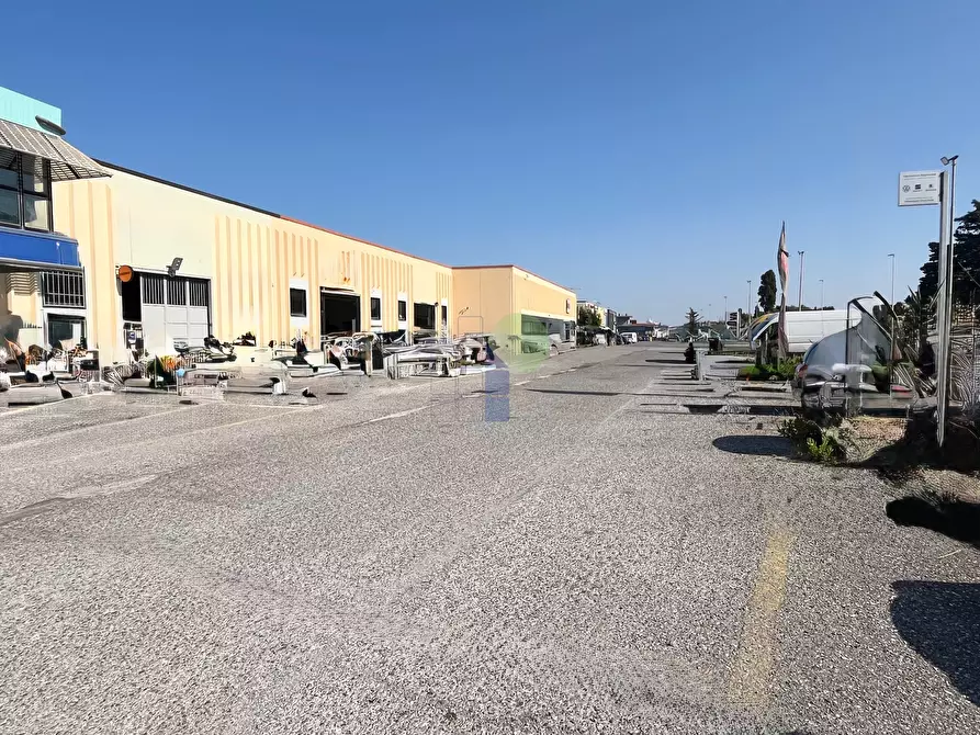 Immagine 8 di Capannone industriale in affitto  in Via Uberto Mondolfi 122 a Livorno
