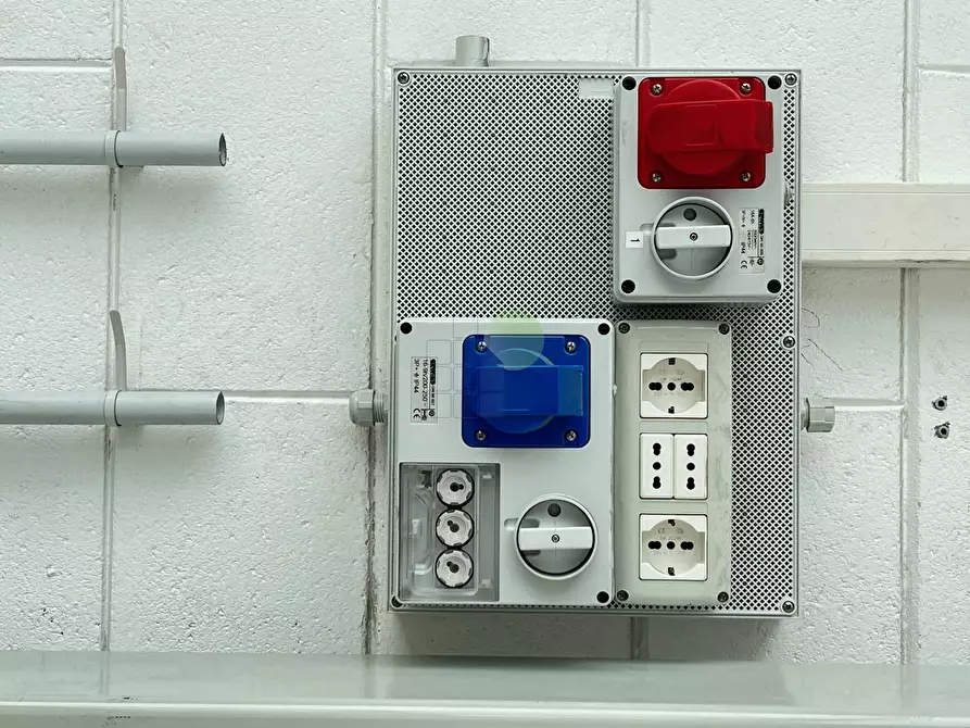 Immagine 25 di Attività artigianale in affitto  in Via  Cimarosa 55 a Livorno