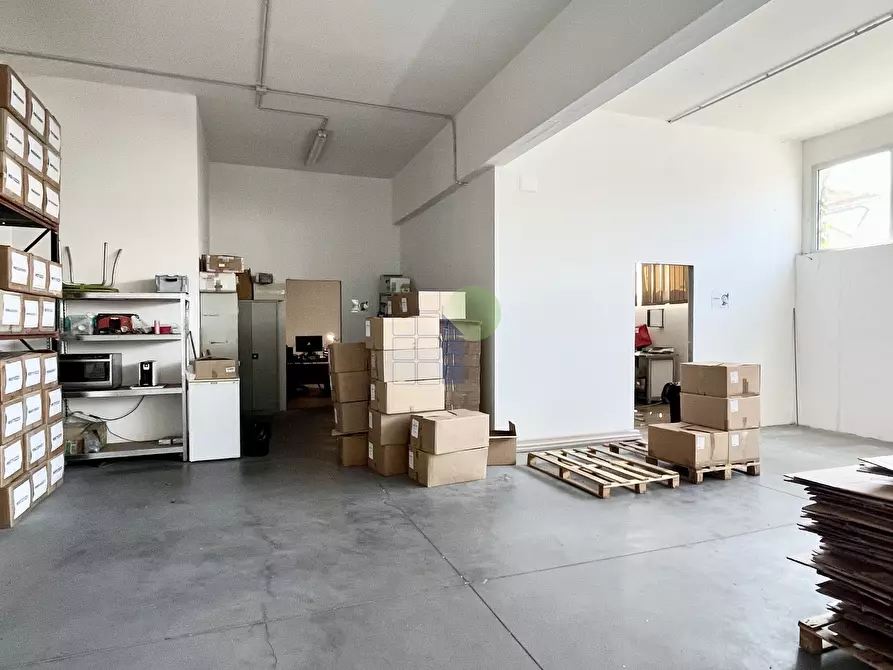 Immagine 14 di Attività artigianale in vendita  in Via Aurelio Nicolodi 46 a Livorno