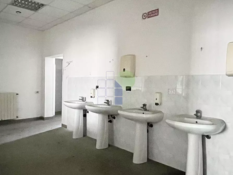 Immagine 16 di Attività artigianale in vendita  in Via Grotta delle Fate 89 a Livorno