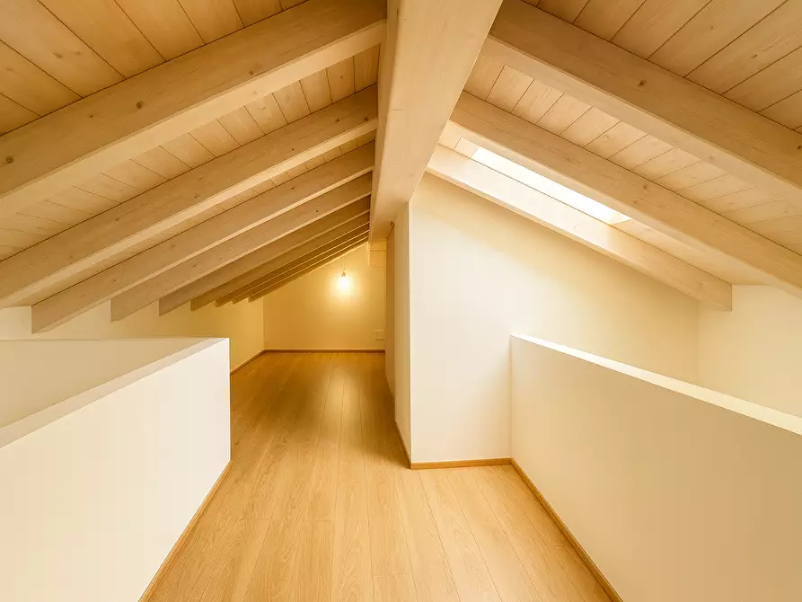 Immagine 27 di Quadrilocale in vendita  in Via Mazzini 1 a Meina