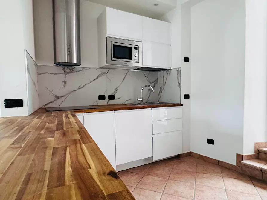Immagine 3 di Trilocale in vendita  in Via Grigioni a Arona