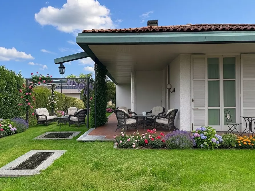 Immagine 1 di Villa in vendita  in Via San Rita a Gozzano