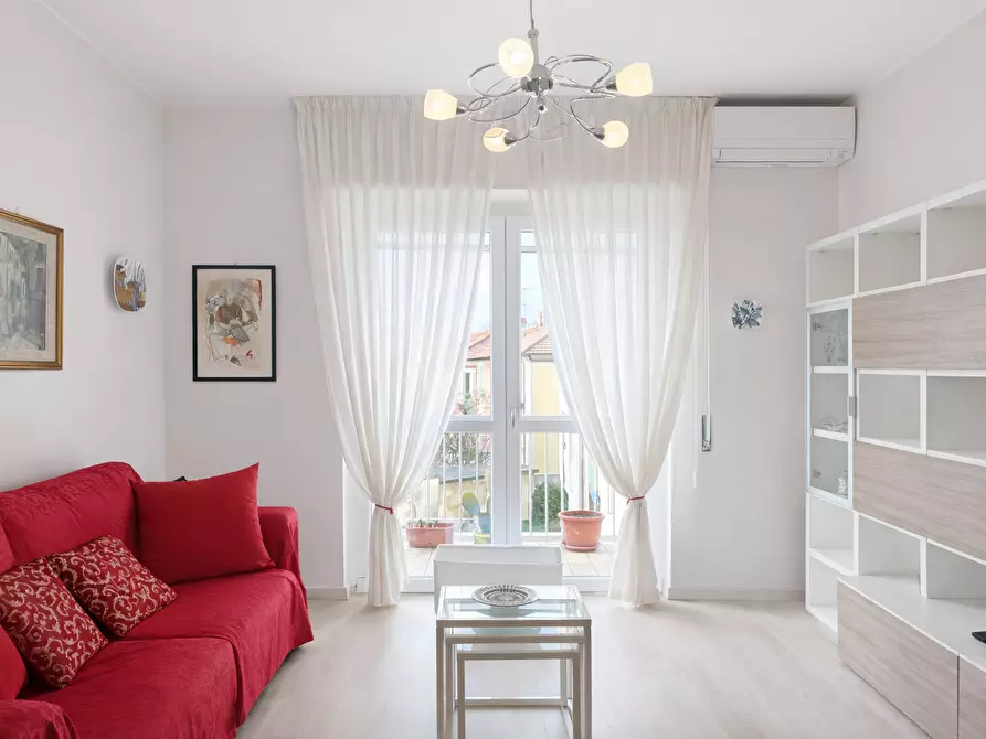 Immagine 6 di Bilocale in affitto  a Arona