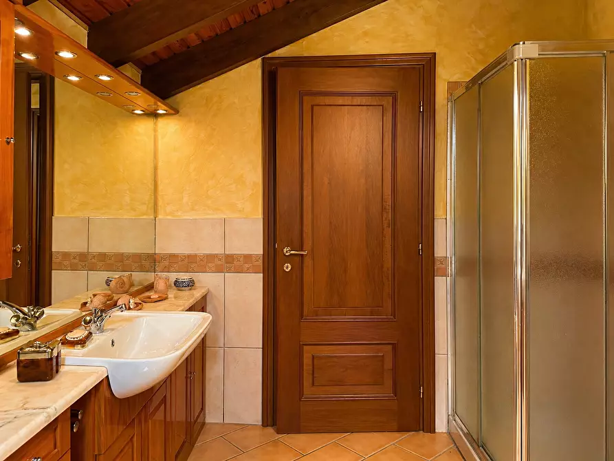 Immagine 20 di Villa in vendita  in Via Varallo Pombia 2 a Castelletto Sopra Ticino