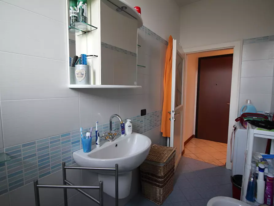 Immagine 18 di Trilocale in affitto  a Arona