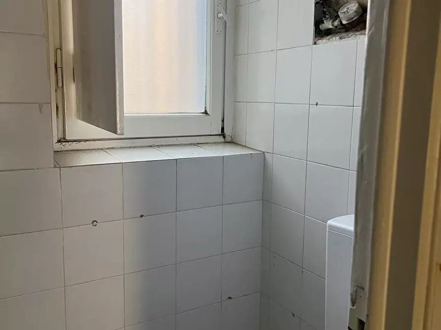 Immagine 10 di Locale commerciale in vendita  in Via delle Panche a Firenze