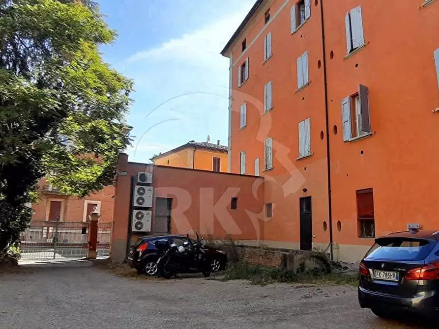 Immagine 5 di Locale commerciale in vendita  in via Castiglione a Bologna