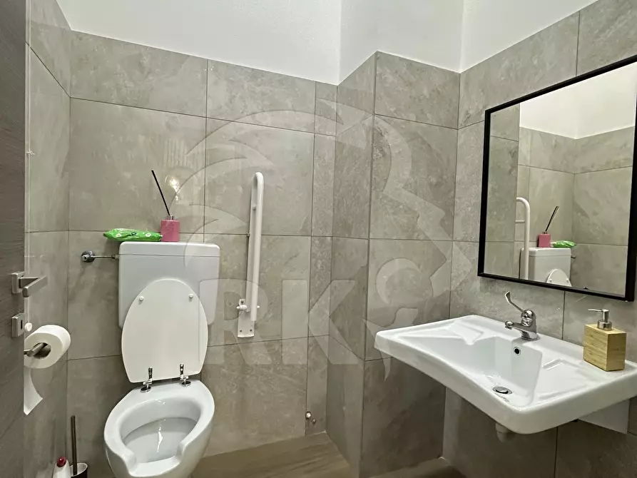 Immagine 22 di Locale commerciale in affitto  in Via Riva di Reno 56 a Bologna