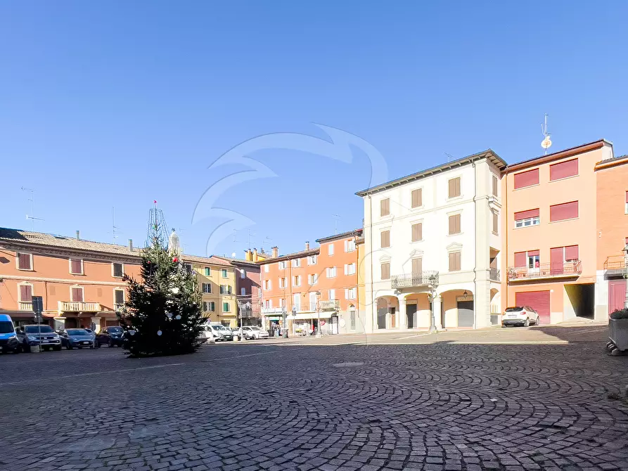 Immagine 1 di Quadrilocale in vendita  in Piazza XV Agosto a Valsamoggia