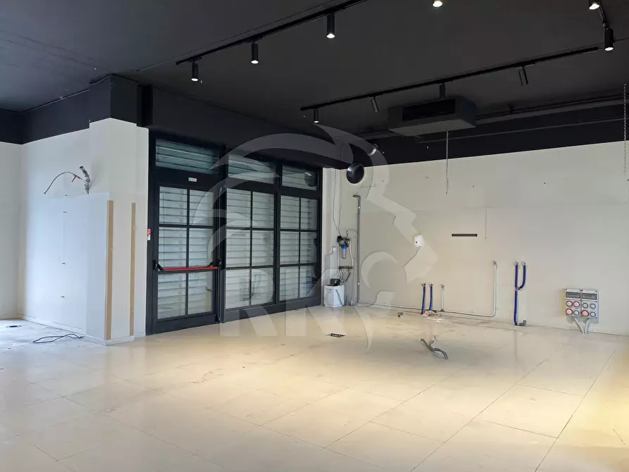 Immagine 5 di Laboratorio in affitto  a Bologna