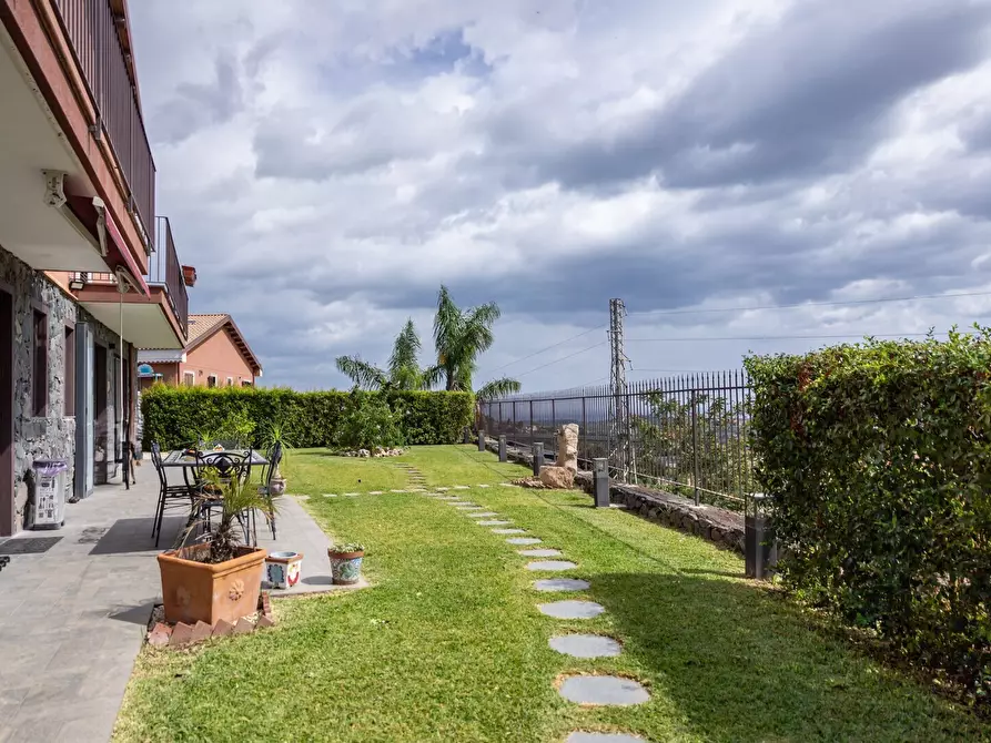 Immagine 30 di Villa in vendita  in Via Vincenzo Bellini 163 a Piedimonte Etneo