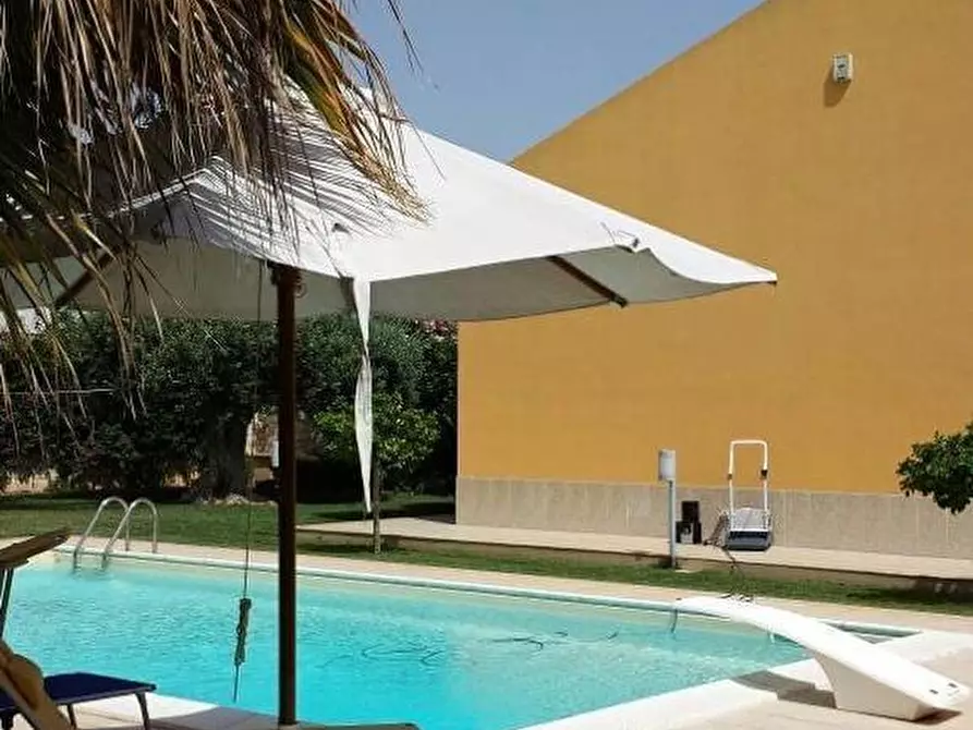 Immagine 2 di Villa in vendita  in Viale delle Rose 41 a Scicli