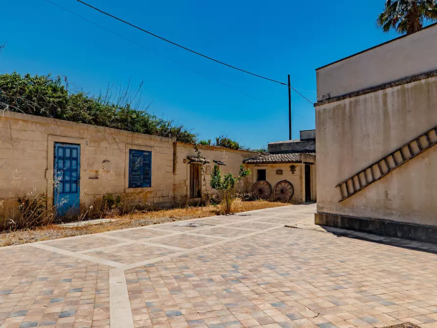 Immagine 24 di Villa in vendita  in Via Agamennone 2 a Siracusa