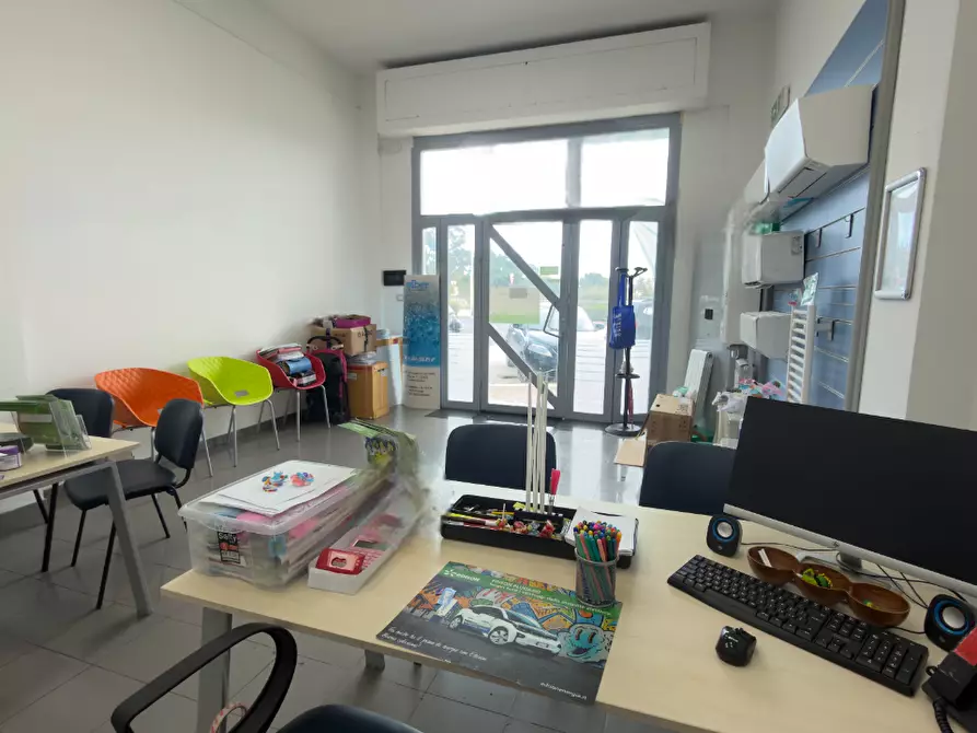 Immagine 1 di Locale commerciale in vendita  in VIALE SCALA GRECA 79 a Siracusa